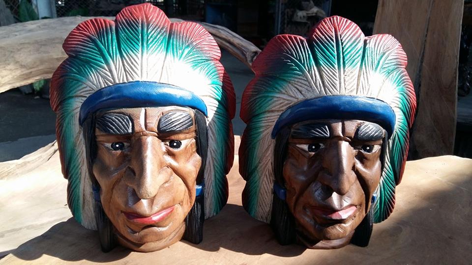 ไม้จามจุรีแกะสลััก หน้าอินเดียแดง ตั้งได้ แขวนได้