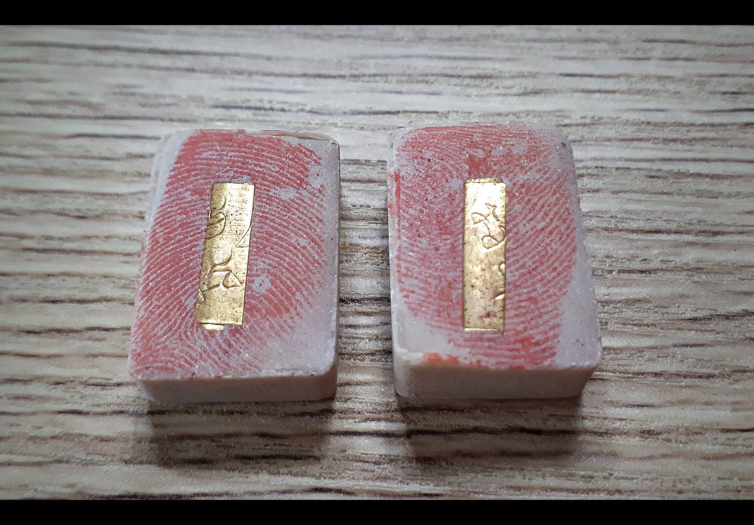 พระสมเด็จแหวกม่าน(พระแหวกม่าน) หลวงพ่อวิชัย วัดหัวเด่น หลังฝั่งตะกรุดปั้มรอยนิ้วมือ เนื้อผง