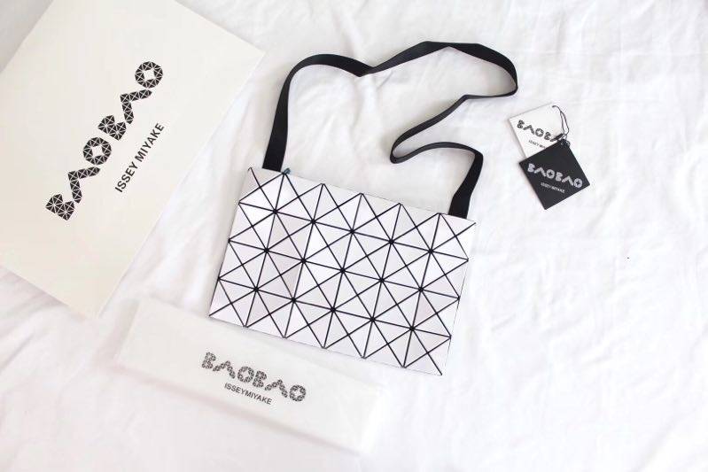 กระเป๋า issey 6x4 มีหลายสี