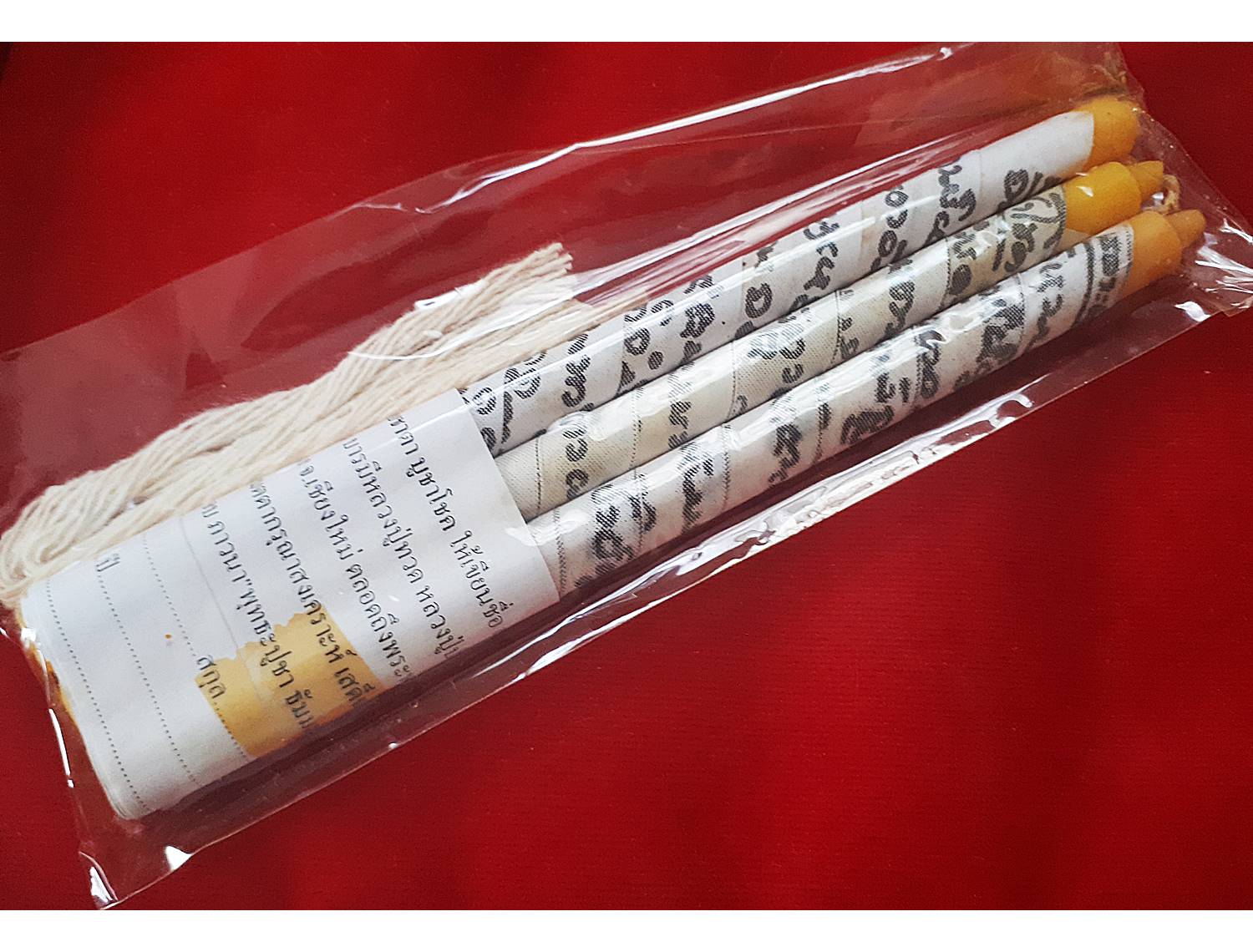 เทียนสะเดาะเคราะห์ พิธีสืบชาตา ปี2553 (เทียนชุดนึงจะประกอบด้วยเทียน3เล่ม) - หลวงพ่อเล็ก วัดท่าขนุน