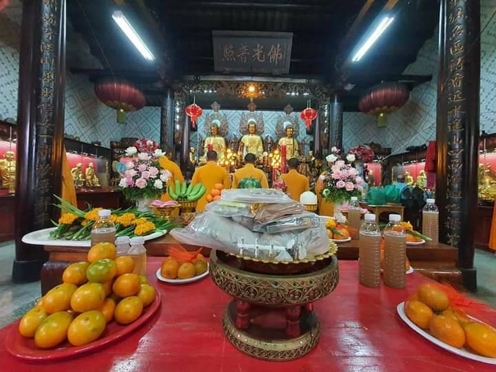 กิมปั่ง ฝั่งเพรช สวารอฟสกี้(Swarovski) ฐานอุดมวลสาร หีบมงคลเสริมดวง เสริมฮวงจุ้ย เนื้อซิลเวอร์พลัส(Silver plus) รุ่น2 ปี2564 #การันตี #รับประกันแท้ - (ปรับหนุนเสริมดวงชะตา รับทรัพย์ เงินเข้ามาแล้วเงินจะตายอยู่ในหีบไม่ไหลออก)