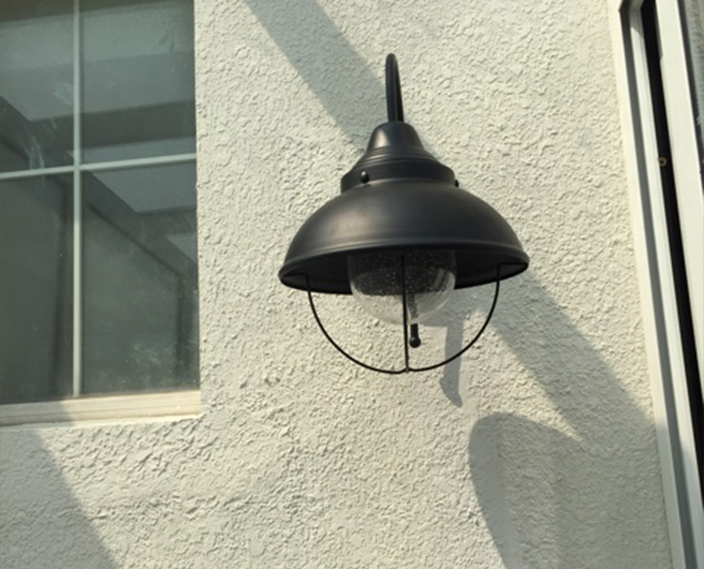 โคมไฟติดผนังสไตล์ American retro ก้านโค้งสีดำมีตะแกรง [KM-1481]