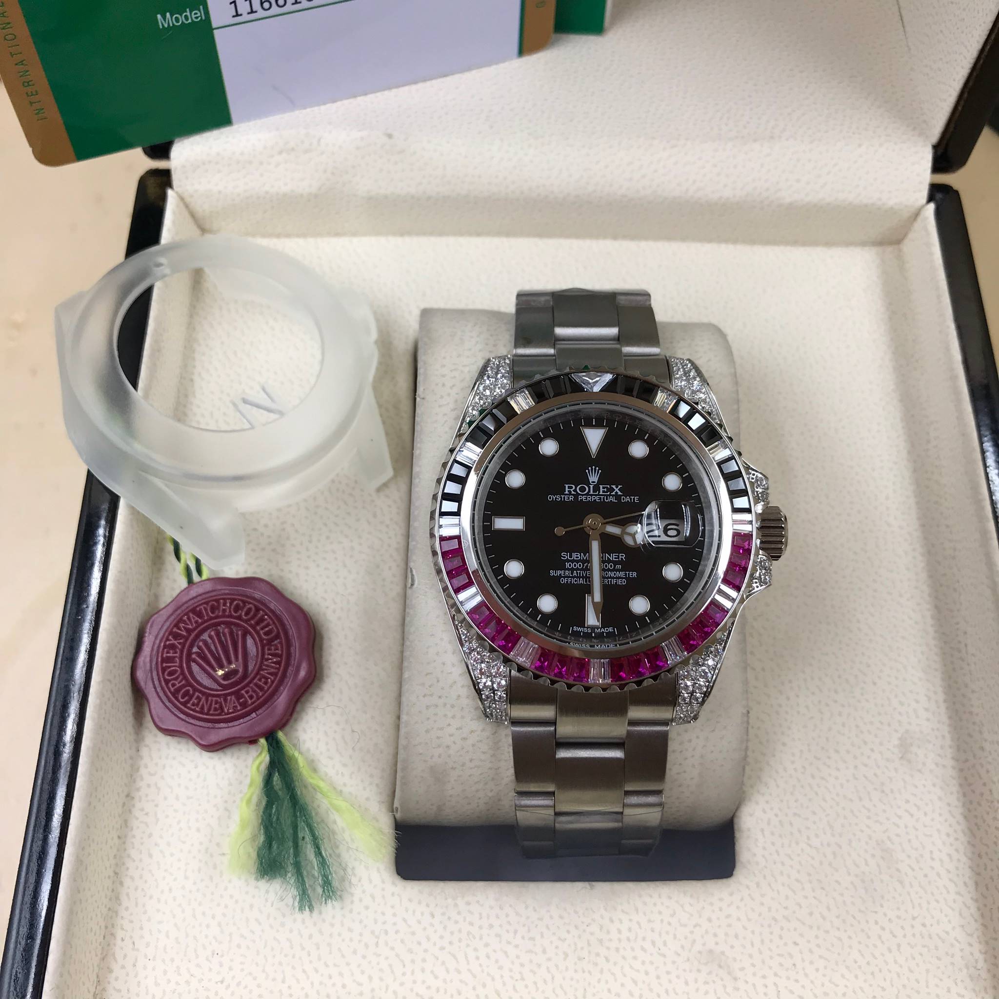 นาฬิกา Rolex รุ่น Submariner หน้าดำ กรอบเพชรซีกแดงดำ งาน Mirror Swiss