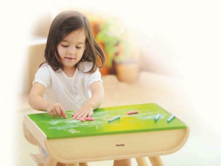 ชุดโต๊ะและเก้าอี้เอนกประสงค์จากไม้ปลอดสารพิษ PlanToys Table & Chair Set