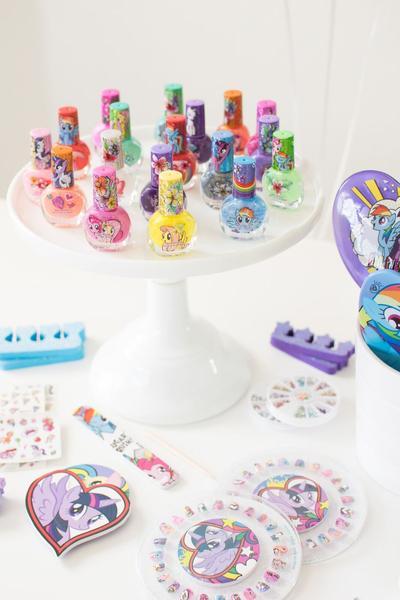 ชุดสีทาเล็บปลอดสารพิษสำหรับเด็ก TownleyGirl My Little Pony 18-Pack Nail Set