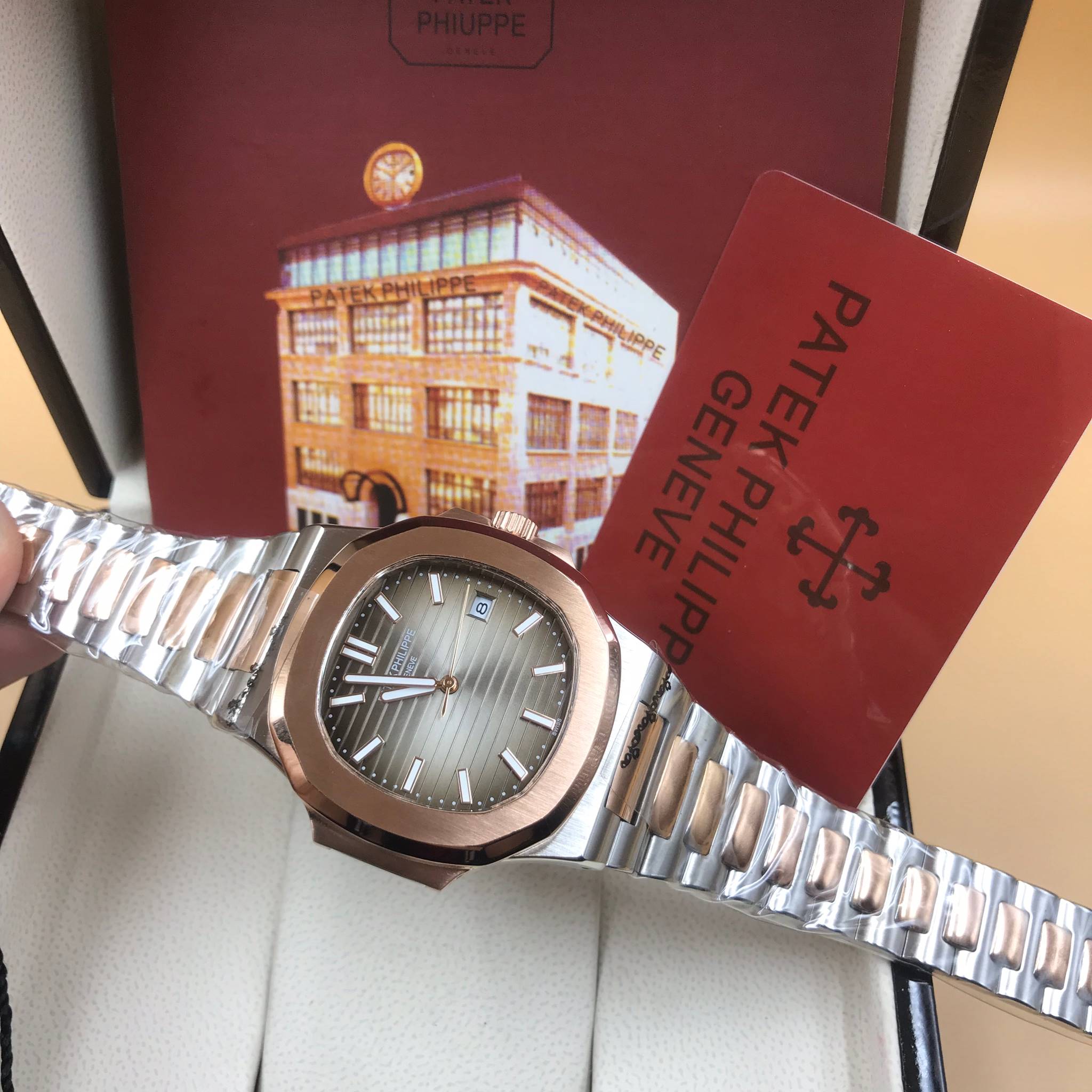 นาฬิกา Patek Philippe รุ่น Men Nautilus สายเลสสี 2K งาน Mirror Swiss หน้าน้ำตาล