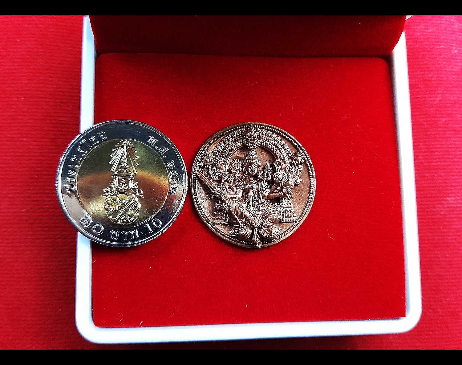 เหรียญพระแม่อุมาเทวี เนื้อทองแดง(ขนาด2.5ซม) วัดแขก ปี2562 (เข้าพิธีปลุกเสกแล้วสายแขก)