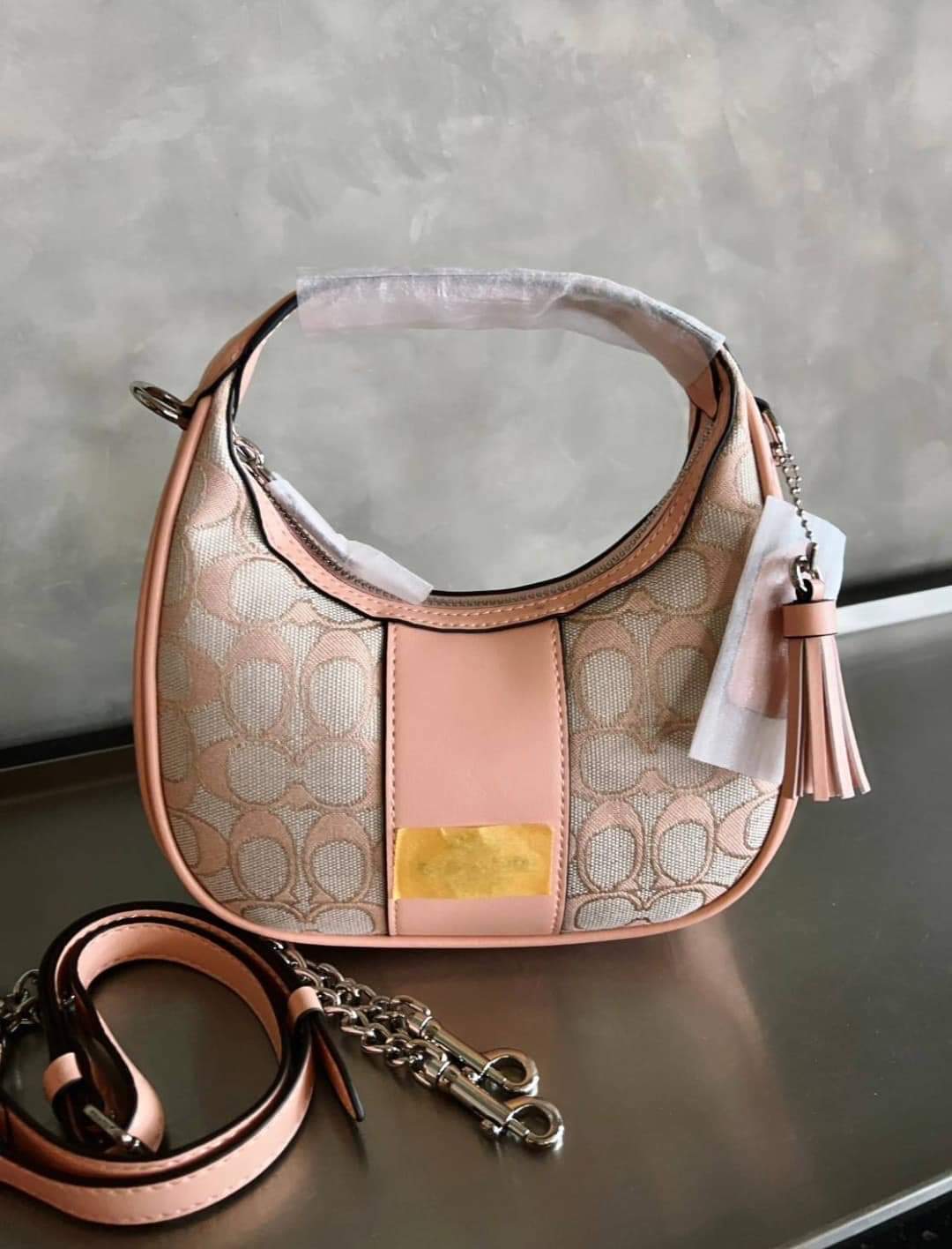 COACH CARMEN MINI CROSSBODY (แอดไลน์ก่อนสั่งซื้อ)