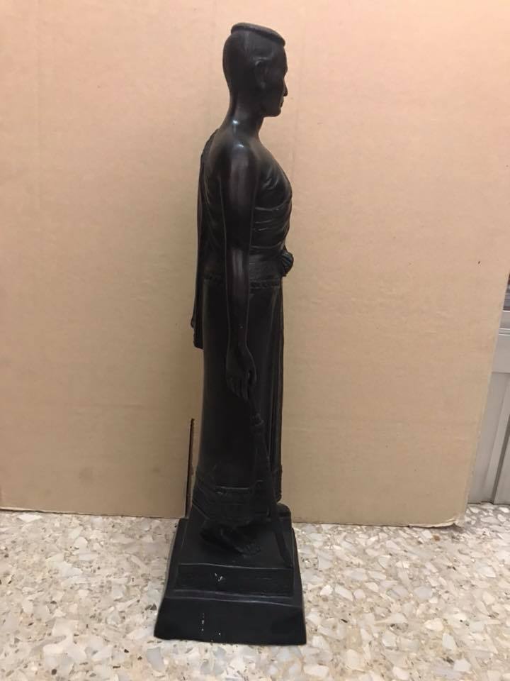 รูปหล่อ ท้าวสุรนารี (ย่าโม วีรสตรีแห่งเมืองโคราช) เนื้อทองเหลืองรมดำ (สูง20.5นิ้ว ฐานกว้าง5.5x5.5)