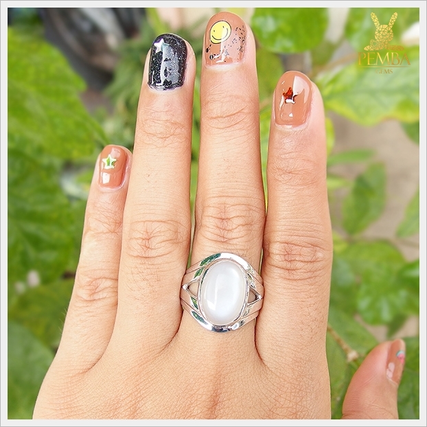 แหวนมุกดาหารแท้ ดีไซน์เรียบๆ หรู ดูมีสไตล์ ใส่ติดนิ้วได้ทุกวัน