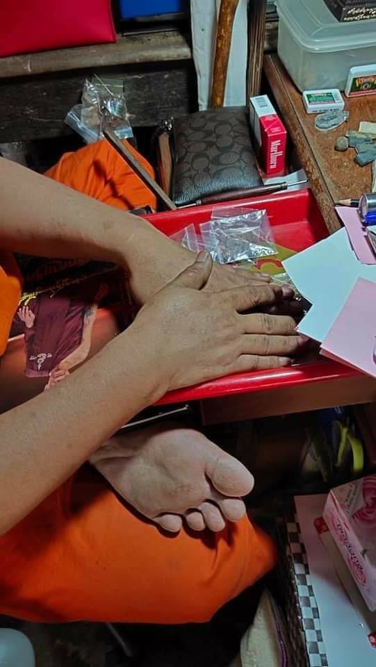 หนังเสือ (เสือไฟแท้) ด้านหลังจารย์ยันต์ (จัดสร้างใน ปี2564 แค่เพียง42แผ่น เท่านั้น) #รับประกันแท้