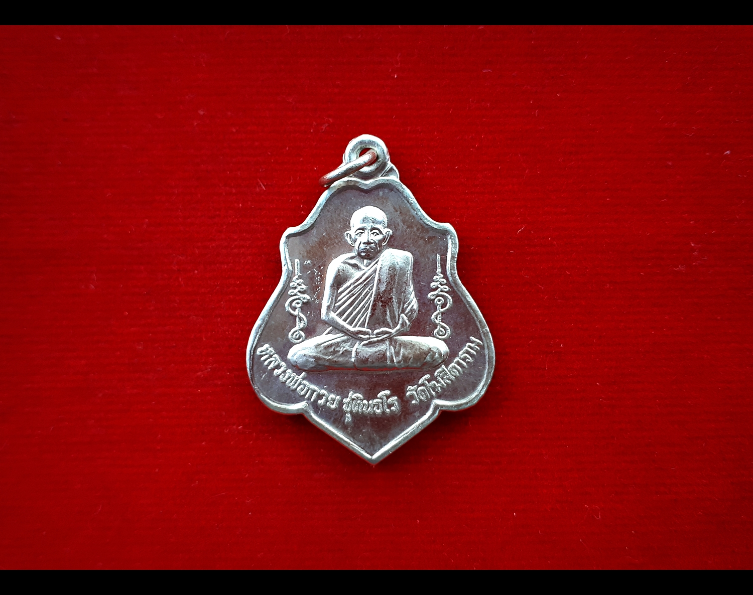 เหรียญ หลวงพ่อกวย วัดโฆสิตาราม หลัง หนุมานเชิญธง หนุมานตัวครู - เนื้ออัลปาก้า รุ่นแรงครู ปี2560 #รับประกันแท้
