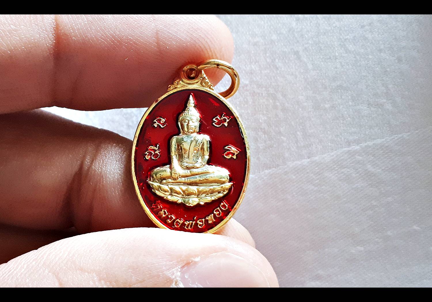 เหรียญหลวงพ่อทอง วัดเขาตะเครา (ทรงวงรี ทรงไข่) เนื้อกระไหล่ทอง ลงยาสีแดง