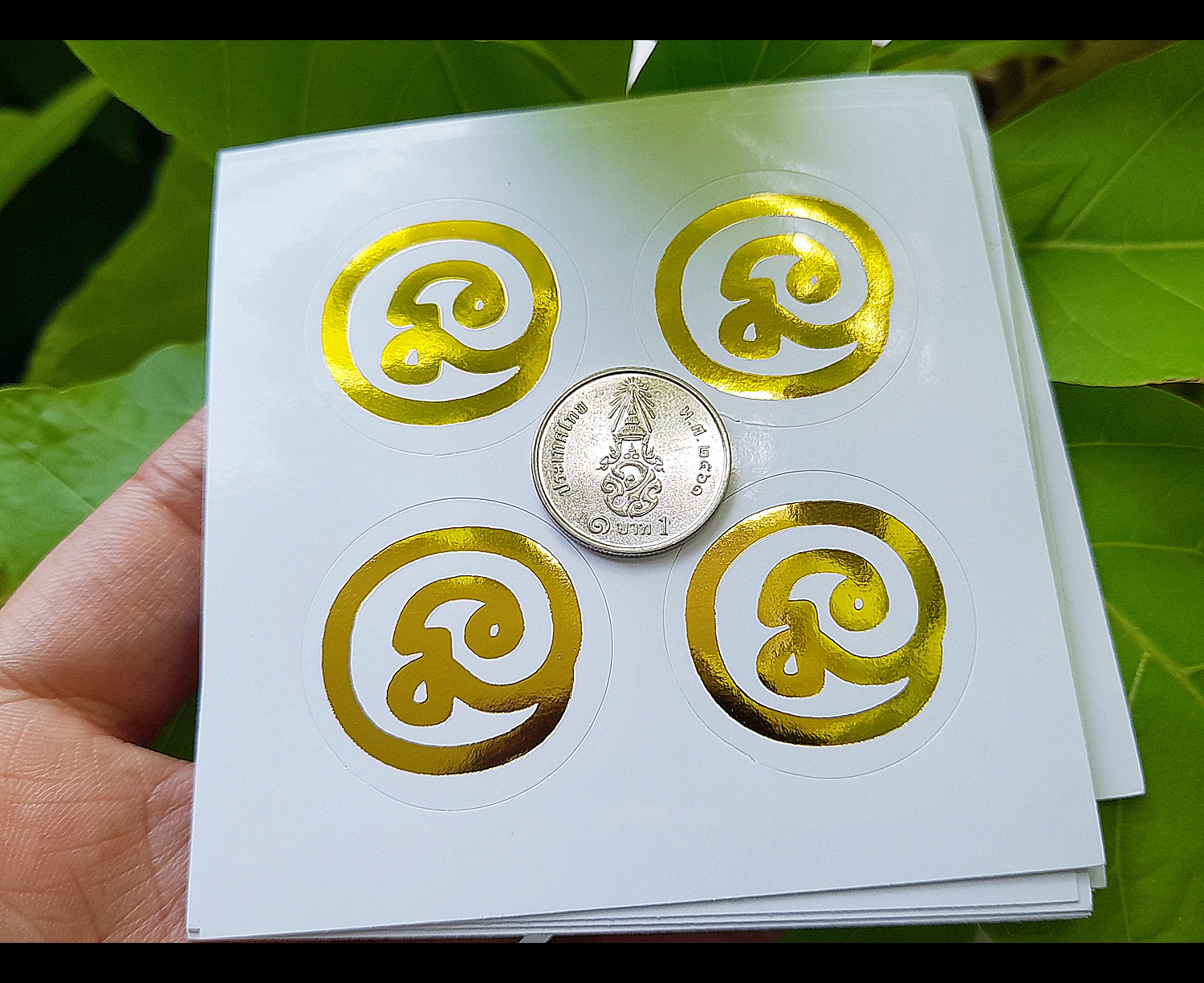 แผ่นยันต์ นะโมตาบอด(ยันต์นะโมตาบอดวิชาของหลวงพ่อกวยวัดโฆสิตาราม) สีทองสะท้อนแสง (สติ๊กเกอร์ 1 แผ่น มี4ดวง ) - ปลุกเสกอฐิษฐานจิตแล้ว ปี2564 - เป็นวัตถุมงคลของส่วนองค์ ของ หลวงพ่อเล็ก วัดท่าขนุน