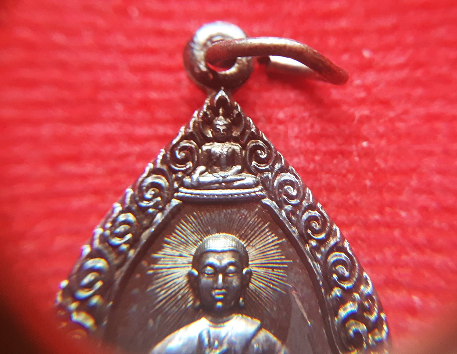 เหรียญบารมีพ่อพระร่วง(พระร่วงกวาดลาน) เนื้อชนวนมหาสะท้อน รมดำ ปี2561 #รับประกันแท้ - (กวาดทุกข์ กวาดโศก กวาดโรค กวาดภัย แคล้วคลาดปลอดภัย วาจาสิทธิ์ ใครคิดไม่ดีสะท้อนกลับหมด)