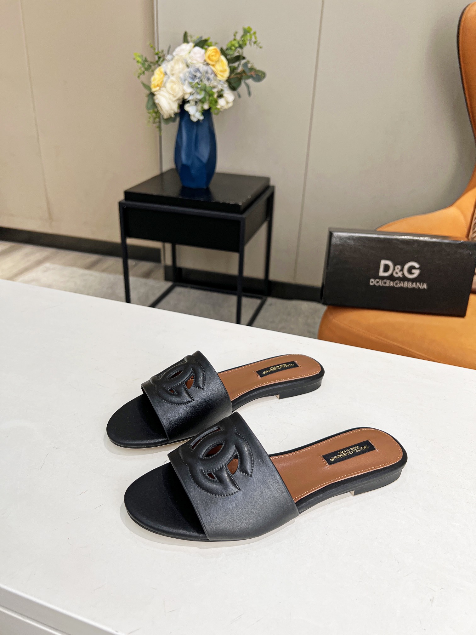 รองเท้าแตะ dg ส้นแบน หนังแท้ size 35-45