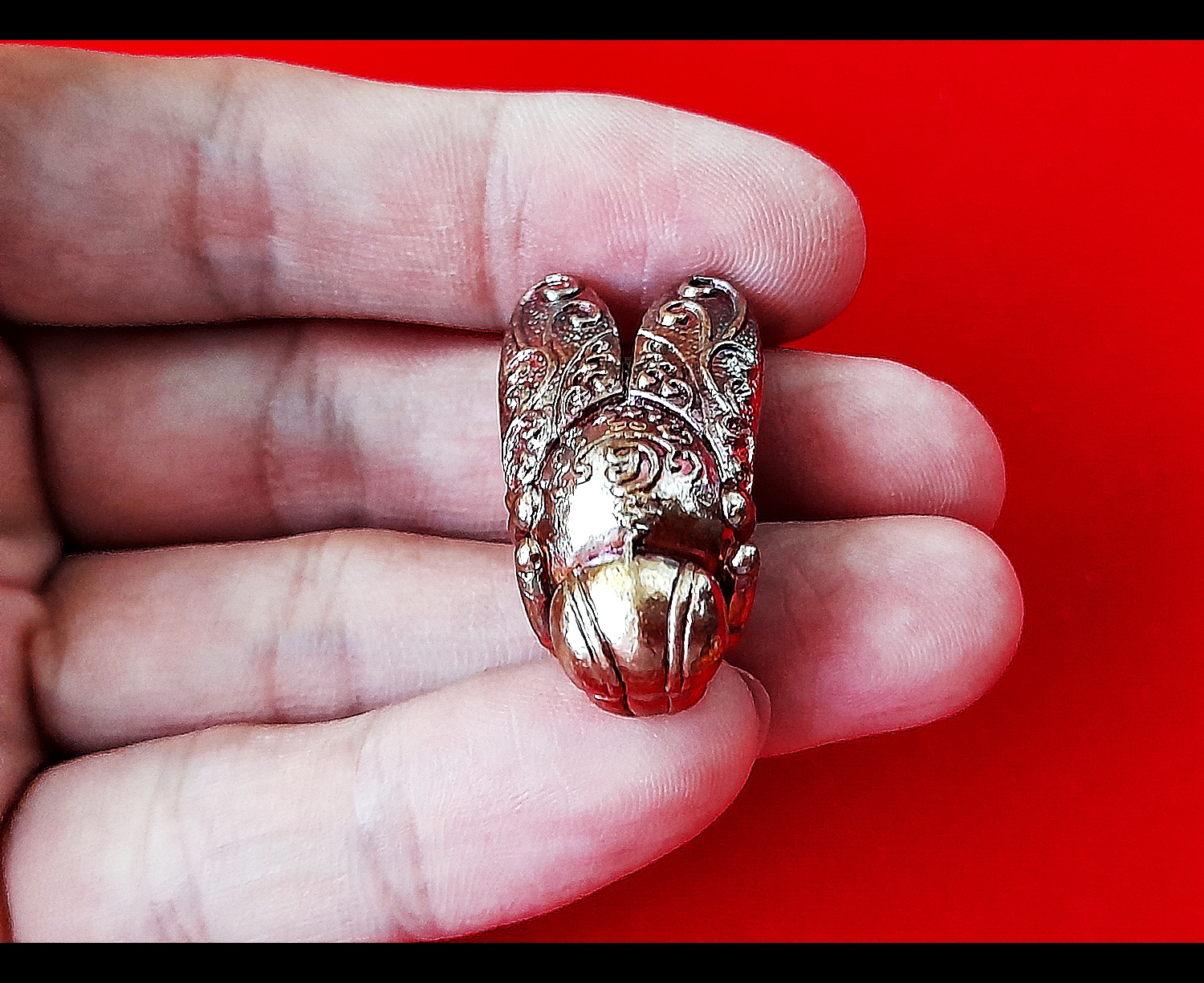 พญาแมลงภู่คำ กายสิทธิ์(สีเหลือบรุ้ง) เนื้อโลหะธาตุกายสิทธิ์ เหล็กไหลสุริยันราชา ผสมชนวนเนื้อเงินมหาสะท้อน ก้นบรรจุปรอทตามตำรา ปี2564 (ปลุกเสก16พิธี มหาโสฬสมหามงคล) #รับประกันแท้