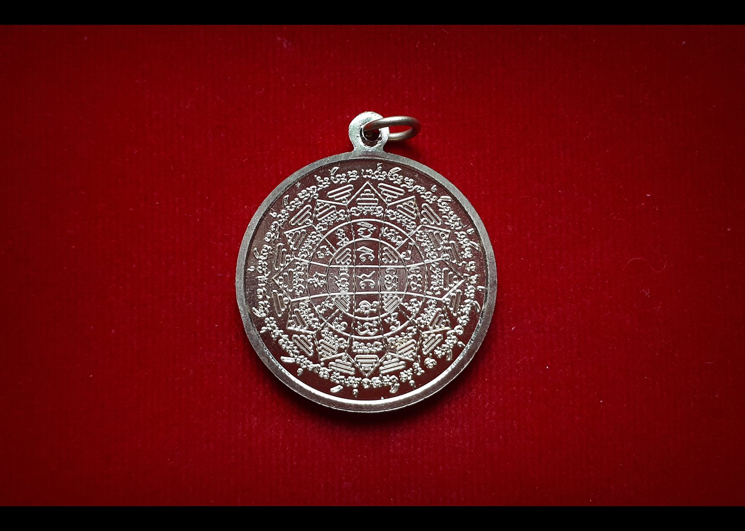 เหรียญกลม หลวงพ่อกวย หลัง ยันต์มงกุฎพระพุทธเจ้า เนื้อฝาบาตรทอง รุ่นแรงครู ปี2560 #รับประกันแท้