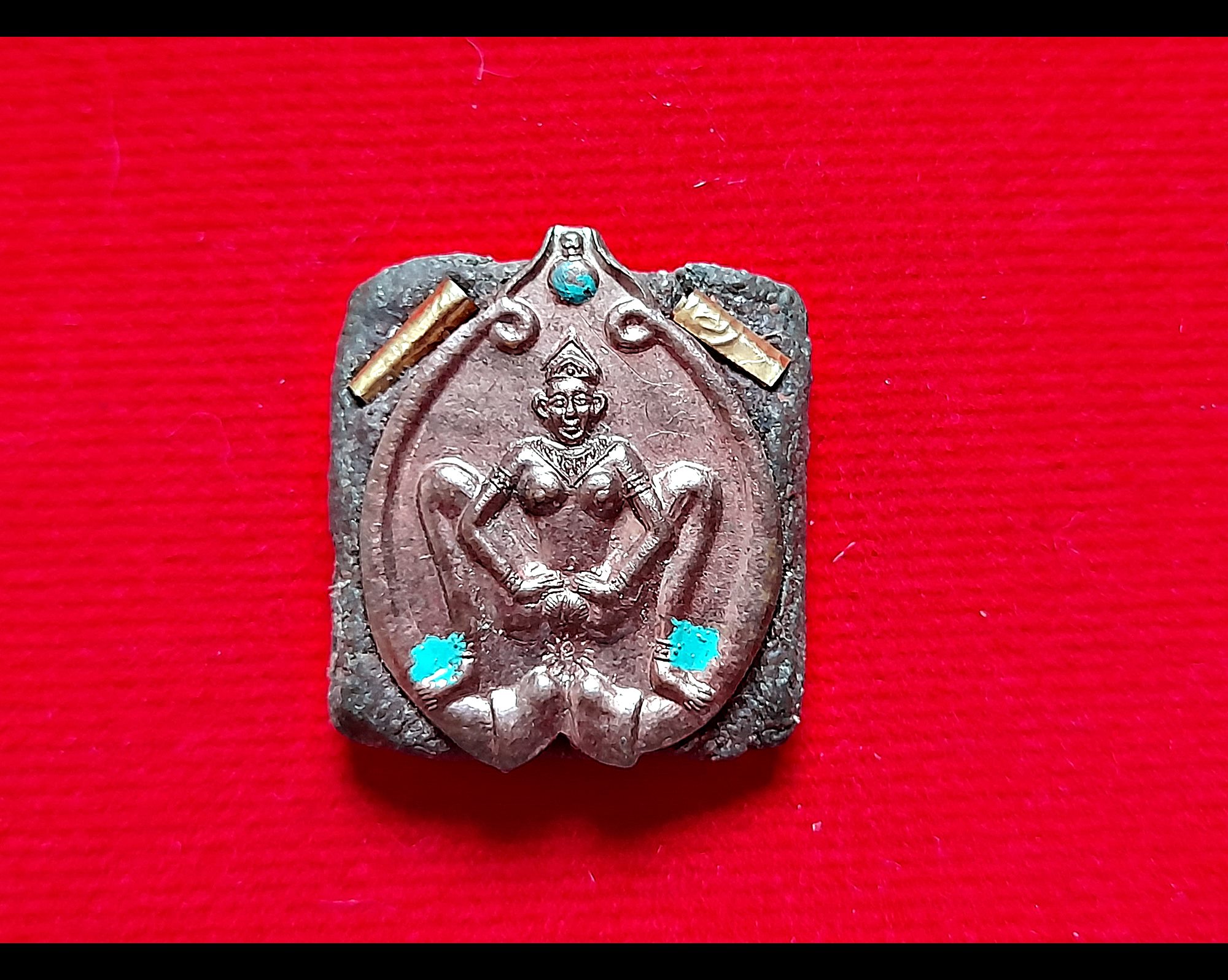 ล็อกเก็ตเล็ก ฉากทอง โครตขุนแผน ยันต์นะอกแตก นางล้อม หลังแม่กำเนิด บรรจุมวลสาร+ตะกรุด2ดอก (อานุภาพโชคลาภ ค้าขาย เมตตา เส่นห์) ปี2564 #รับประกันแท้