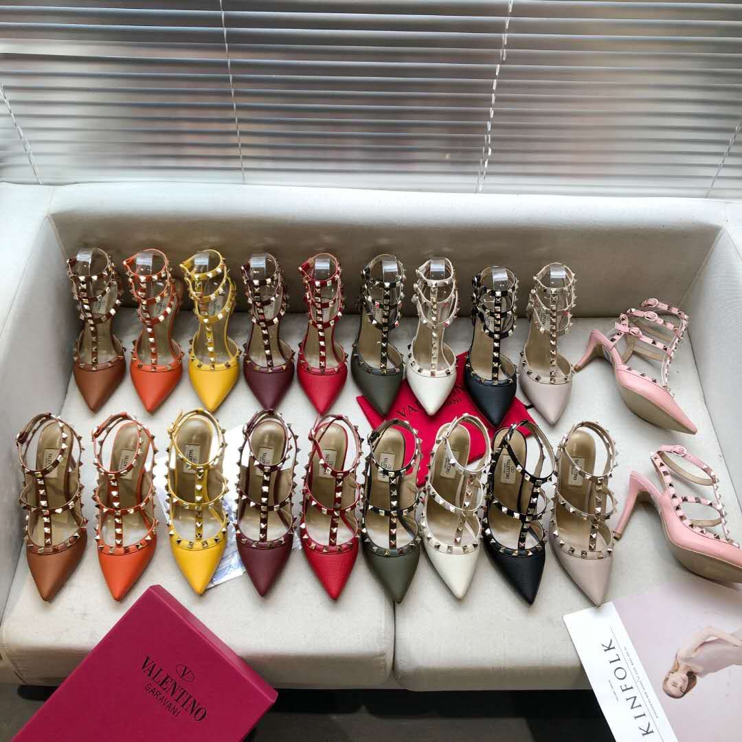 รองเท้า valen rockstud ankle strap หนังแท้ หนังด้าน size 34-42 สูง 6.5 และ 9.5 cm พื้นยาง 2990 พื้นหนัง 3500