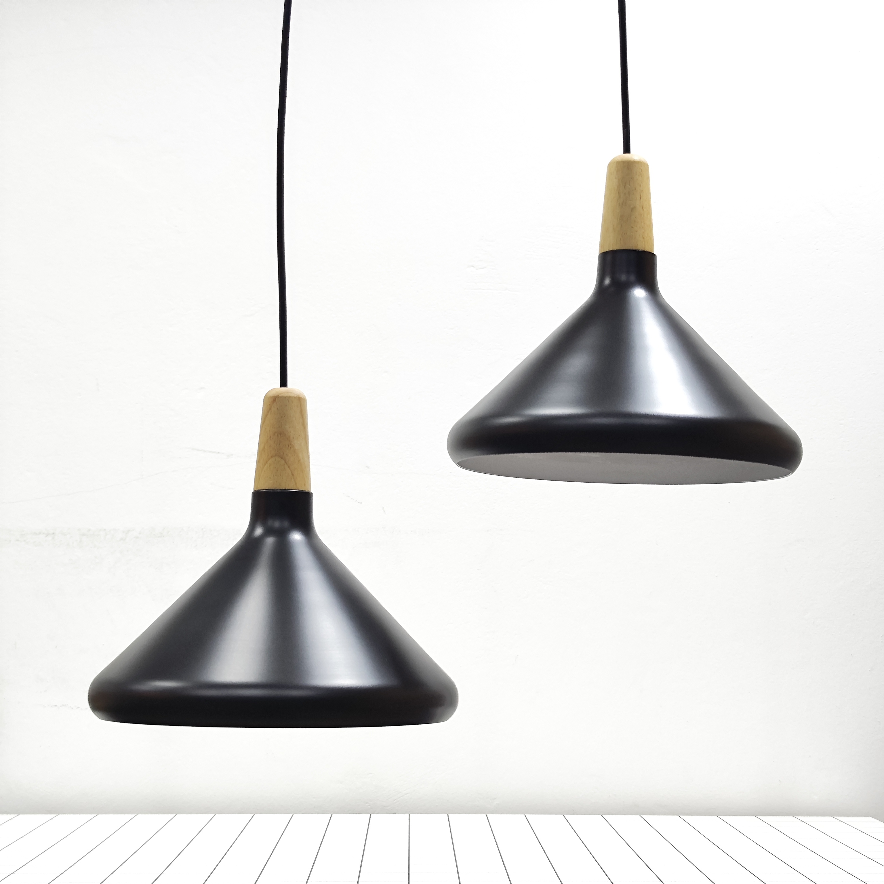 โคมไฟแขวนเพดานกว้าง 27cm มีจุกไม้ [RG2726]