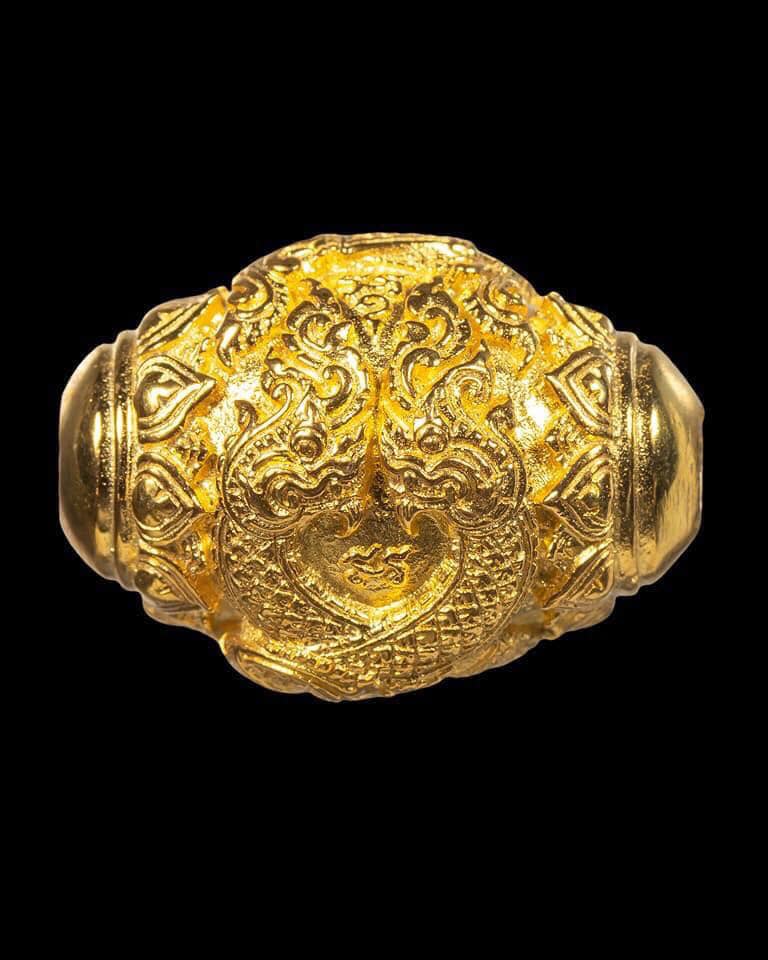 ลูกสะกดรัก นาคเกี้ยว หลวงปู่บุญ (บุญยัง) จ.เพชรบูรณ์ เนื้อทองระฆัง ชุบทองคำ