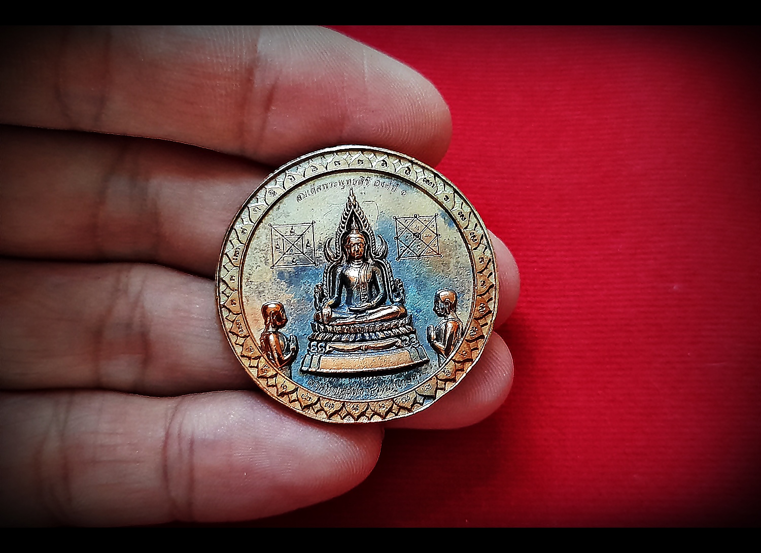 เหรียญสมเด็จองค์ปฐม ด้านหลัง พระมหาลาภทั้ง ๕ พระองค์ (พระสิวลี พระปัจเจกพุทธเจ้า พระอุปคุต พระสังกะจาย พระอนุรุทธะ) ปี2558-2559 เนื้อนวะโลหะ