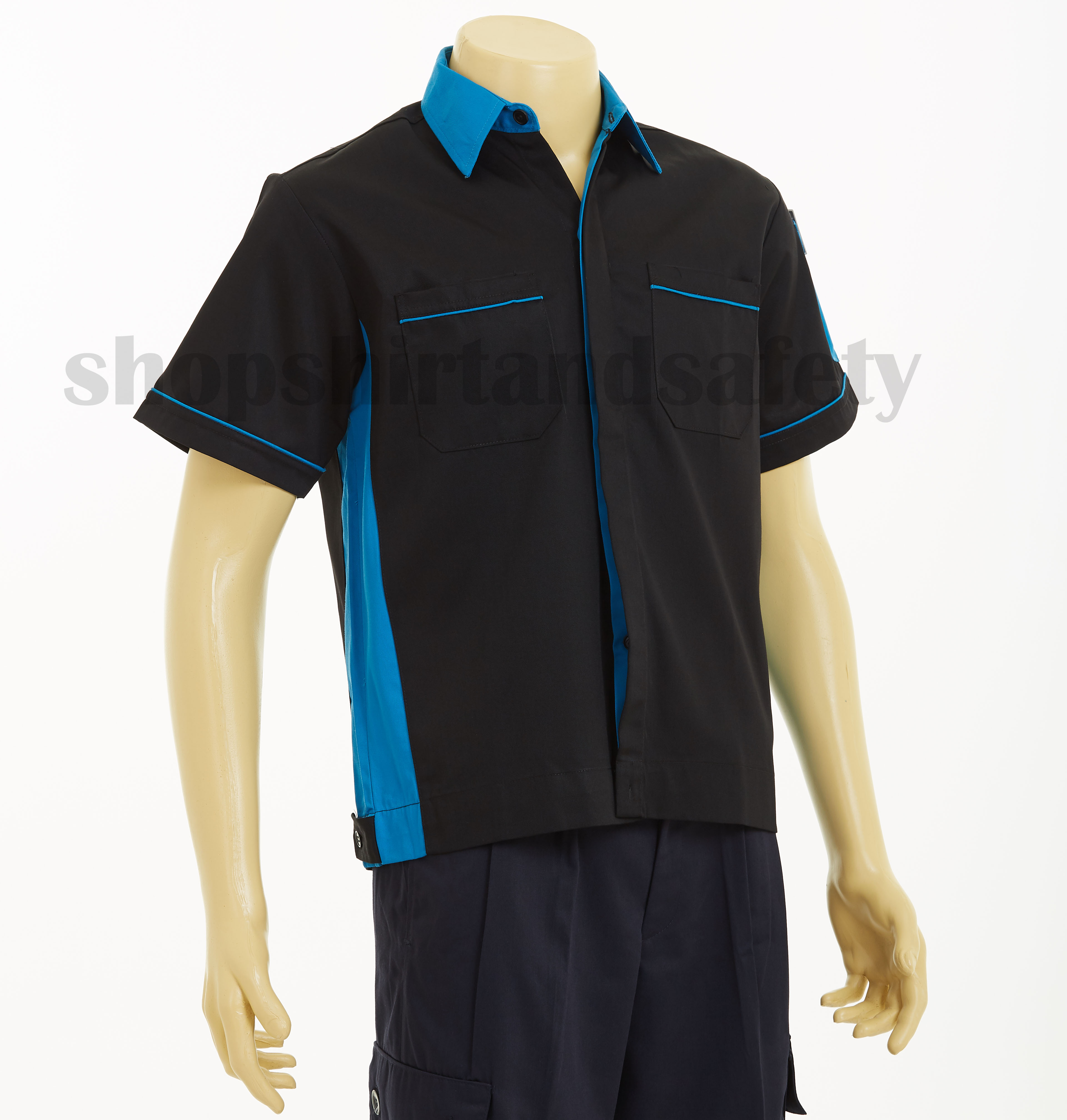 เสื้อช็อปแขนสั้นแบบดำข้างฟ้ากระดุมซ่อนสาบ