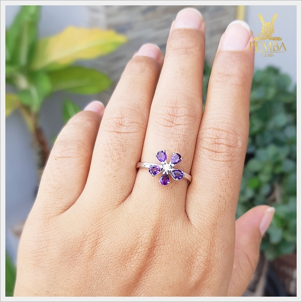 แหวนอเมทิสต์แท้ อัญมณีสีม่วงสดใส ดีไซน์ดอกไม้ทรงหยดน้ำ