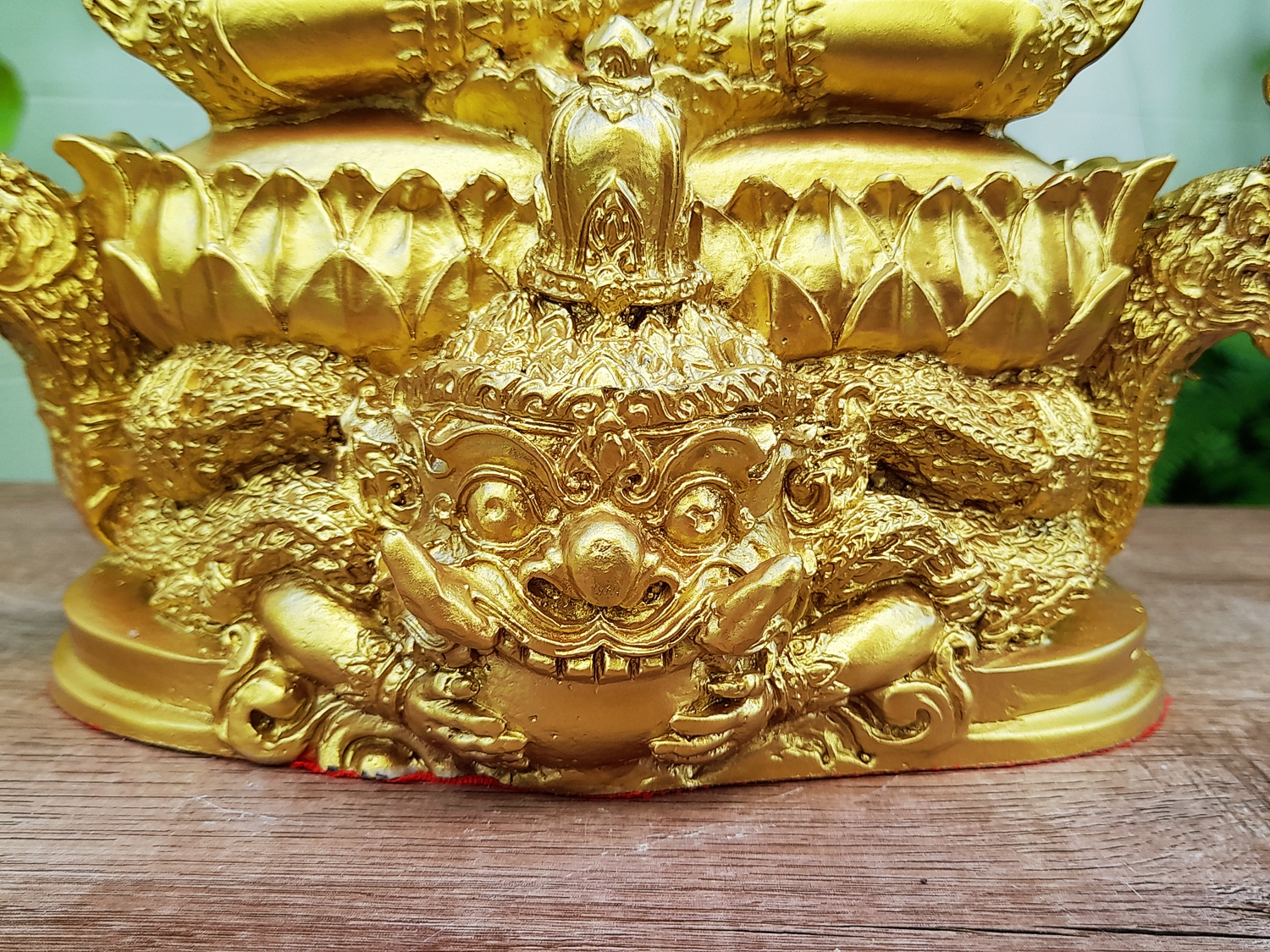 รูปหล่อ พระจักรพรรดิ สีทอง ทรงเครื่อง ฐานประทับราหูและพญานาค เนื้อเหล็กน้ำพี้ (หน้าตัก5นิ้ว) #เข้าพิธีปลุกเสกแล้ว