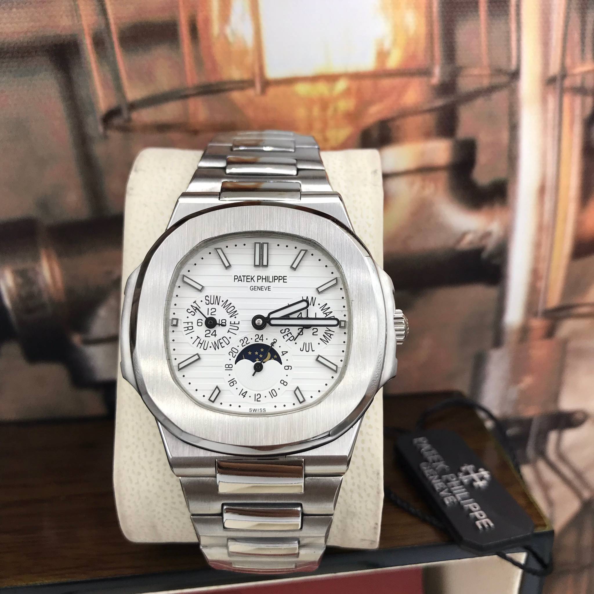 นาฬิกา Patek Philippe รุ่น Men's Nautilus Chronograph สีเงิน สายเลสสีเงิน หน้าปัดสีขาว