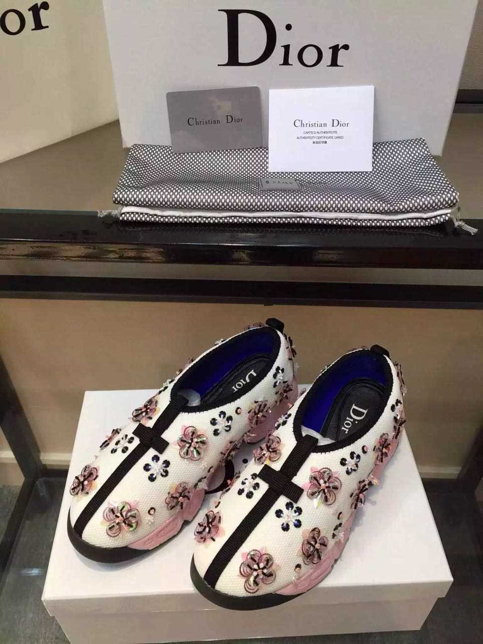 พร้อมส่ง รองเท้า dio fusion sneakers รุ่นใหม่ 2015 สีขาวดอกชมพู สอบถามไซส์ได้ค่ะสต็อคของเปลี่ยนตลอด