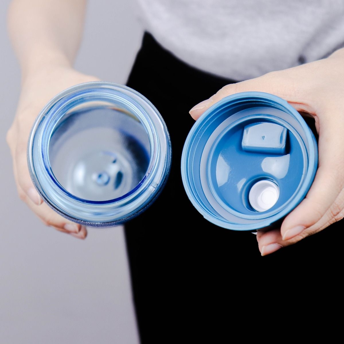 P07844 ขวดน้ำดื่ม ใส่น้ำร้อนได้ Superlock จุ 1.25 ลิตร No.5294 (ขนาด 8 ซม.(กว้าง) X 8 ซม.(ยาว) X 28 ซม.(สูง) ราคาส่งต่อ 12 ใบ :เฉลี่ย 45 บ.ต่อใบ