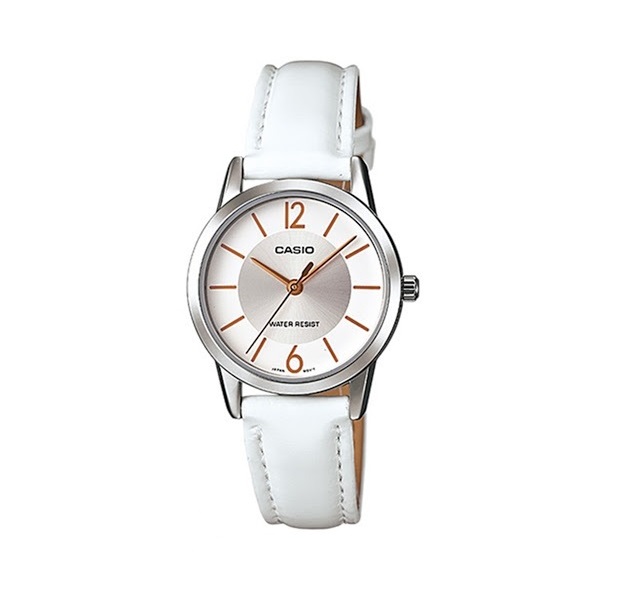Karnvera Shop นาฬิกาข้อมือผู้หญิง Casio Standard Analog Woman Watch LTP-1377L-7B (สินค้าราคาพิเศษ ไม่มีกล่อง)