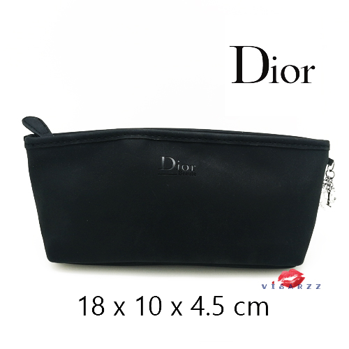 Dior Cosmetic Bag กระเป๋าเครื่องสำอางดิออร์ ก้นกว้าง ด้านหน้าปั๊มหนังเป็นลายโลโก้ และที่เก๋ด้านข้างห้อยเป็นอักษร C D และ ดาวปั๊มโลโก้สีเงิน
