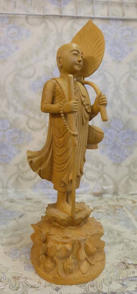รูปหล่อ พระสีวลี​ แกะสลักจากไม้จันทร์หอม​ (สูง​13.5​นิ้ว)