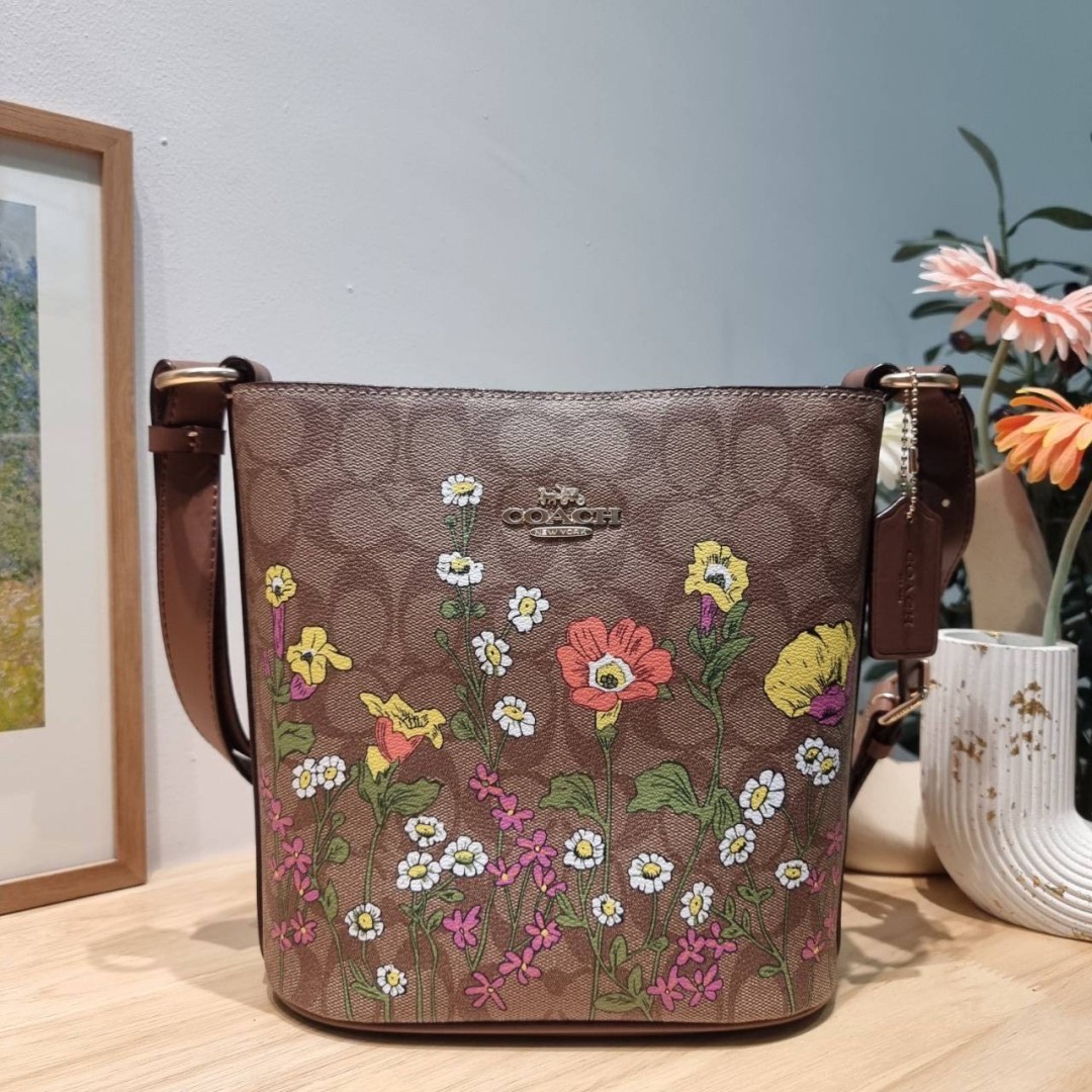COACH CR155 SOPHIE BUCKET BAG (แอดไลน์ก่อนสั่งซื้อ)