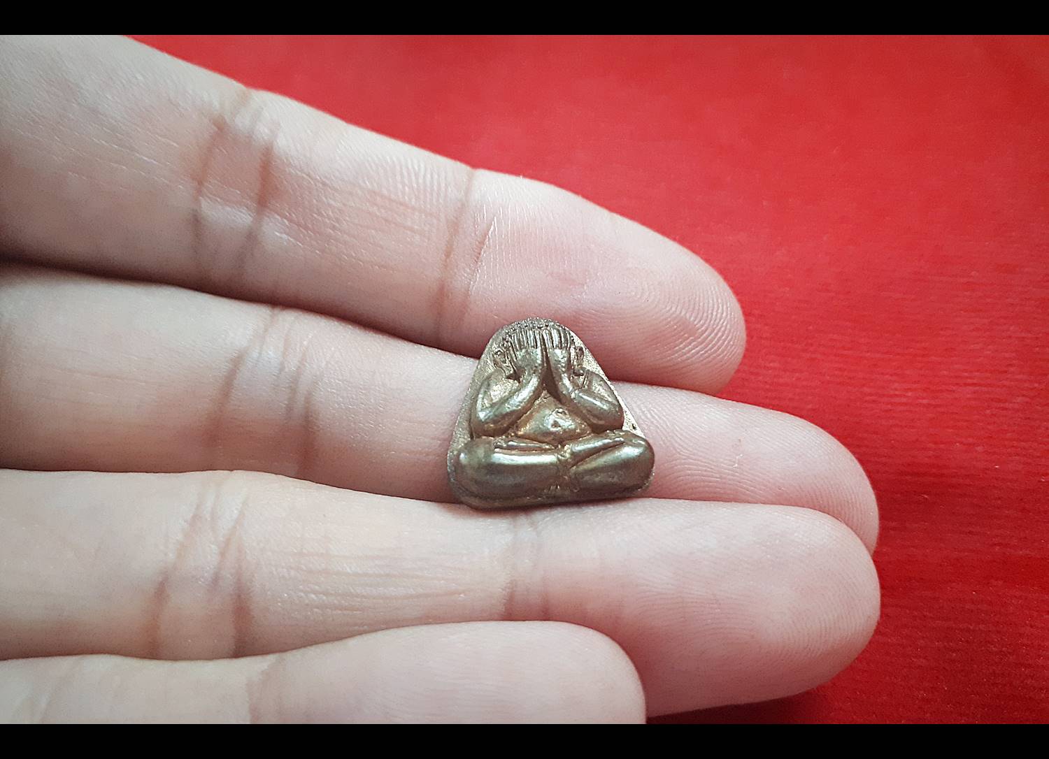 พระปิดตา มหาเศรษฐีเงินล้าน เนื้อนวะโลหะ(แก่ทองคำ) รุ่นแรก ปี2553 - หลวงพ่อเล็ก วัดท่าขนุน (รุ่นนี้ใส่ทองคำ100บาท ใส่ตะกรุดมหาสะท้อน และ ตะกรุดโสฬสเนื้อทองคำ หลวงป่เอี่ยม วัดสะพานสูง)