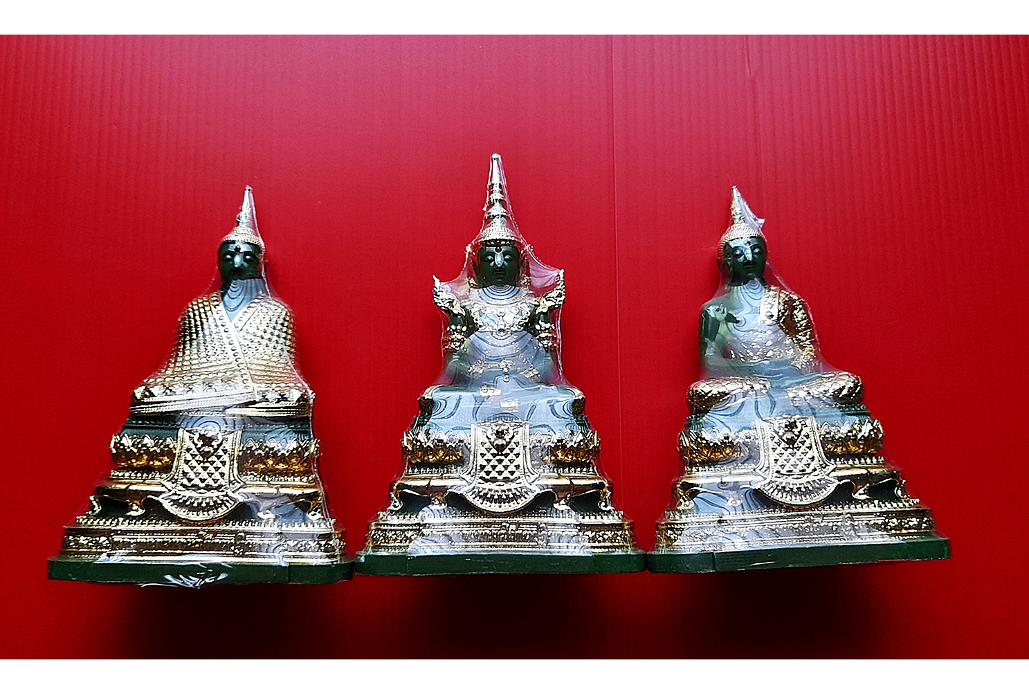 รูปหล่อ พระแก้วมรกต 3ฤดู (หน้าตัก2นิ้ว) เนื้อหยกผสมเรซิ่น ปิดทอง
