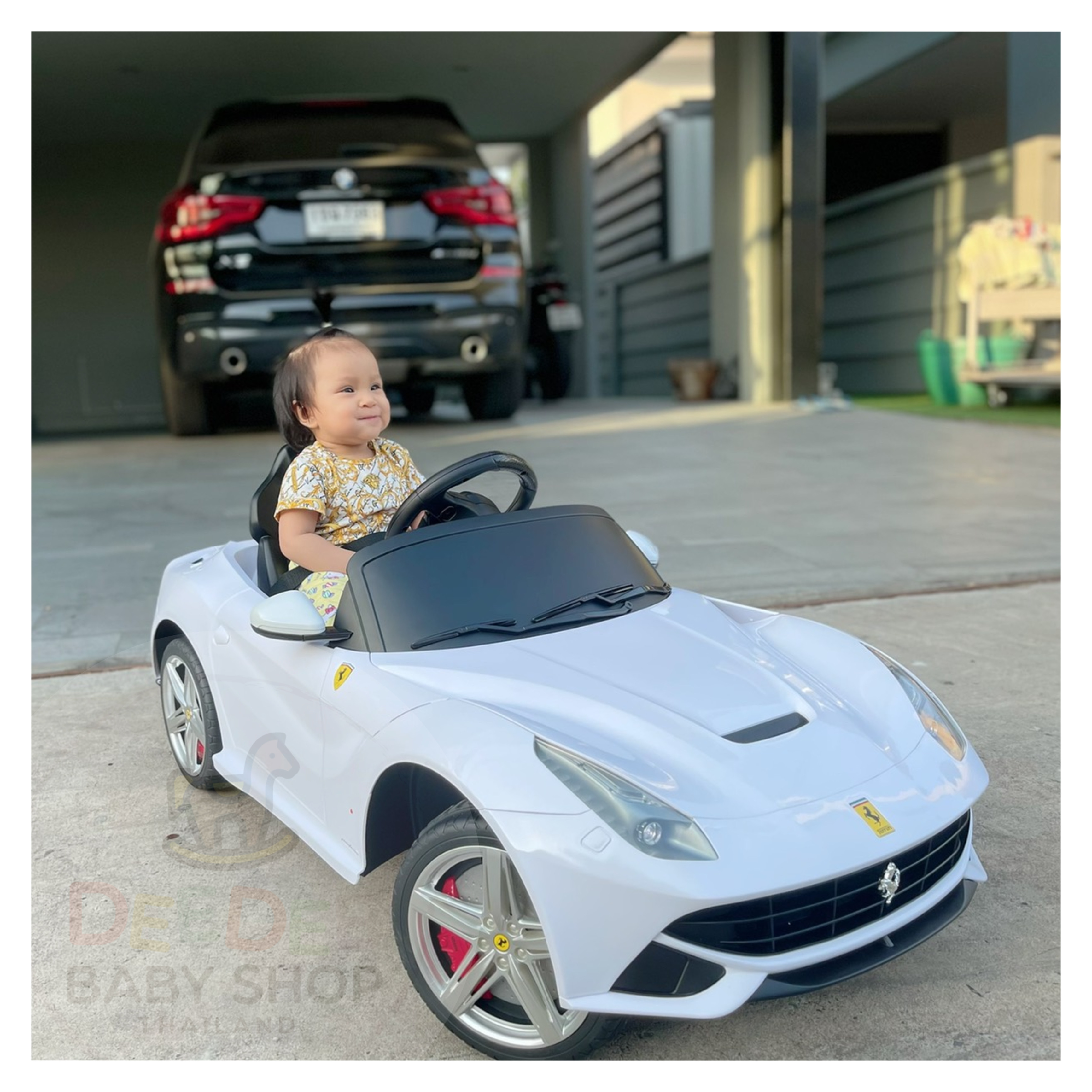 รถแบตเตอรี่พร้อมรีโมทบังคับวิทยุ Ferrari F12 Berlinetta Remote-Controlled 12V Battery-Powered Ride-On (Yellow)