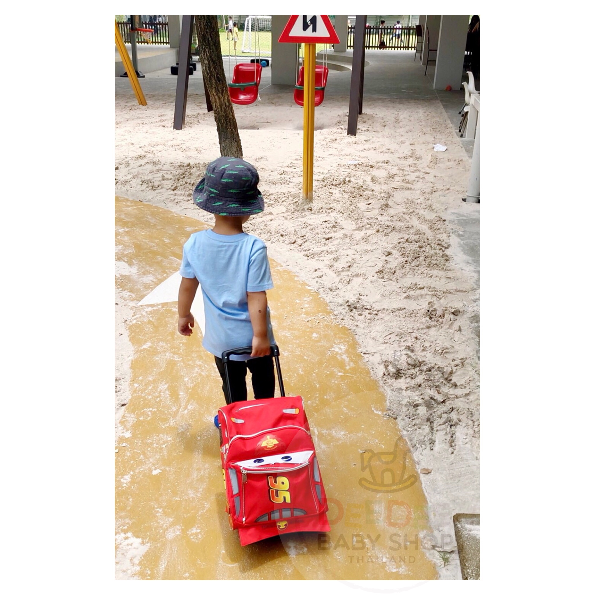 กระเป๋าเป้สะพายหลังพร้อมล้อลาก Ruz Disney Cars Lightning McQueen Toddler Rolling Backpack