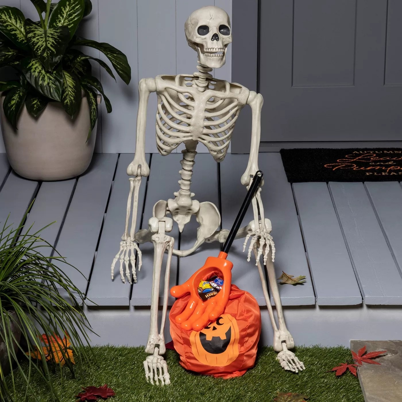 ถุงใส่ขนมพร้อมด้ามจับ Hyde & EEK! Boutique Kids' Pumpkin Loot Scoop