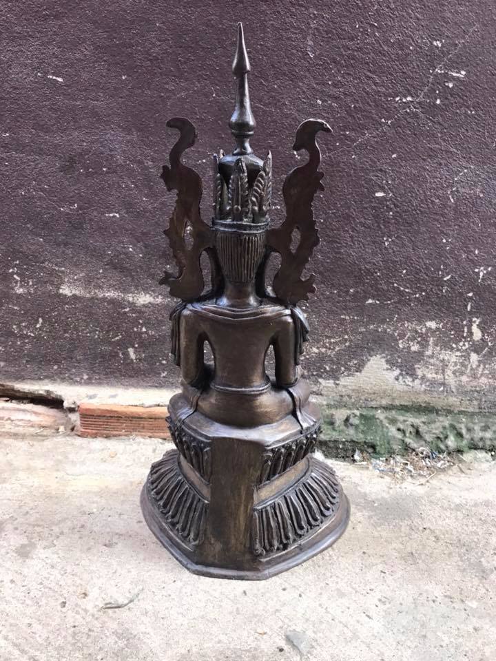 รูปหล่อ พระพุทธรูป เชียงรุ้งทรงเครื่อง เนื้อทองเหลืองรมดำ (หน้าตัก5นิ้ว ความสูง18 นิ้ว)