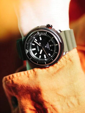 Karnvera Shop นาฬิกาข้อมือผู้ชาย SEIKO Prospex Solar Diver's 200M Military Green Men's Watch SNE547P1