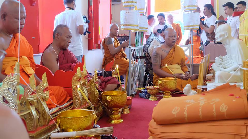 รูปหล่อ อาแปะ เซียนแปะ วัดศาลเจ้า ปี2561 (ขนาด 5/9/12 นิ้ว) เนื้อเรซิ่นสีงาช้าง