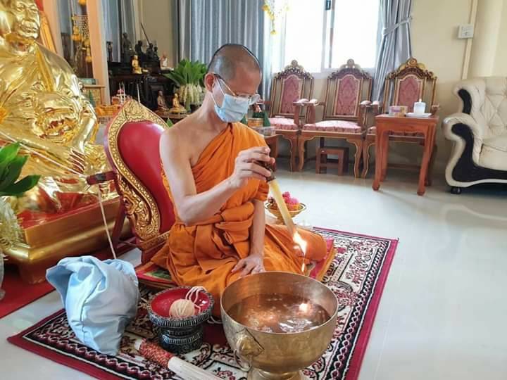 แมลงภู่ (แมงภู่ แมงบู๊) แกะสลัก เนื้อไม้ดุมล้อเกวียน ฝั่งเข็มบรรจุด้วยปรอทป่าแท้ ปี2563 #รับประกันแท้