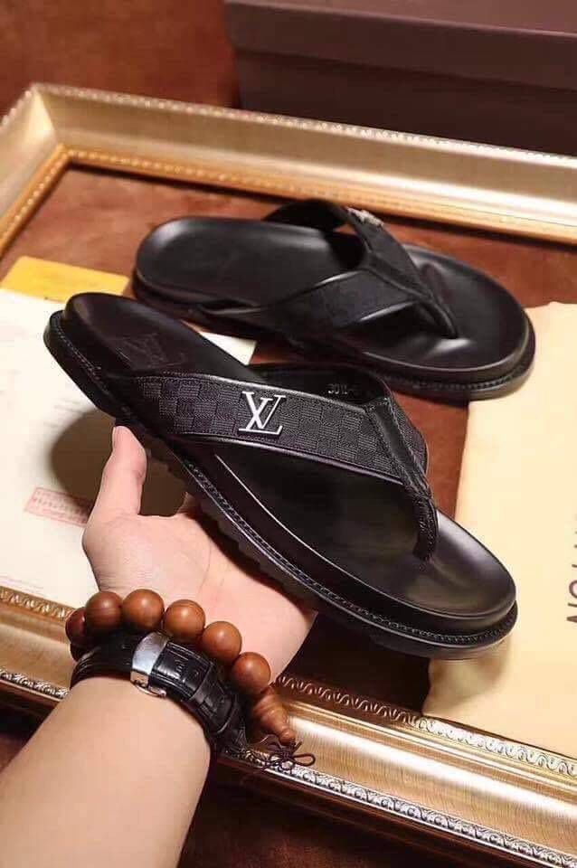 รองเท้าแตะ lv sandal ชาย มีหลายแบบหลายลาย size 38-45 กดดูแบบเพิ่มด้านใน