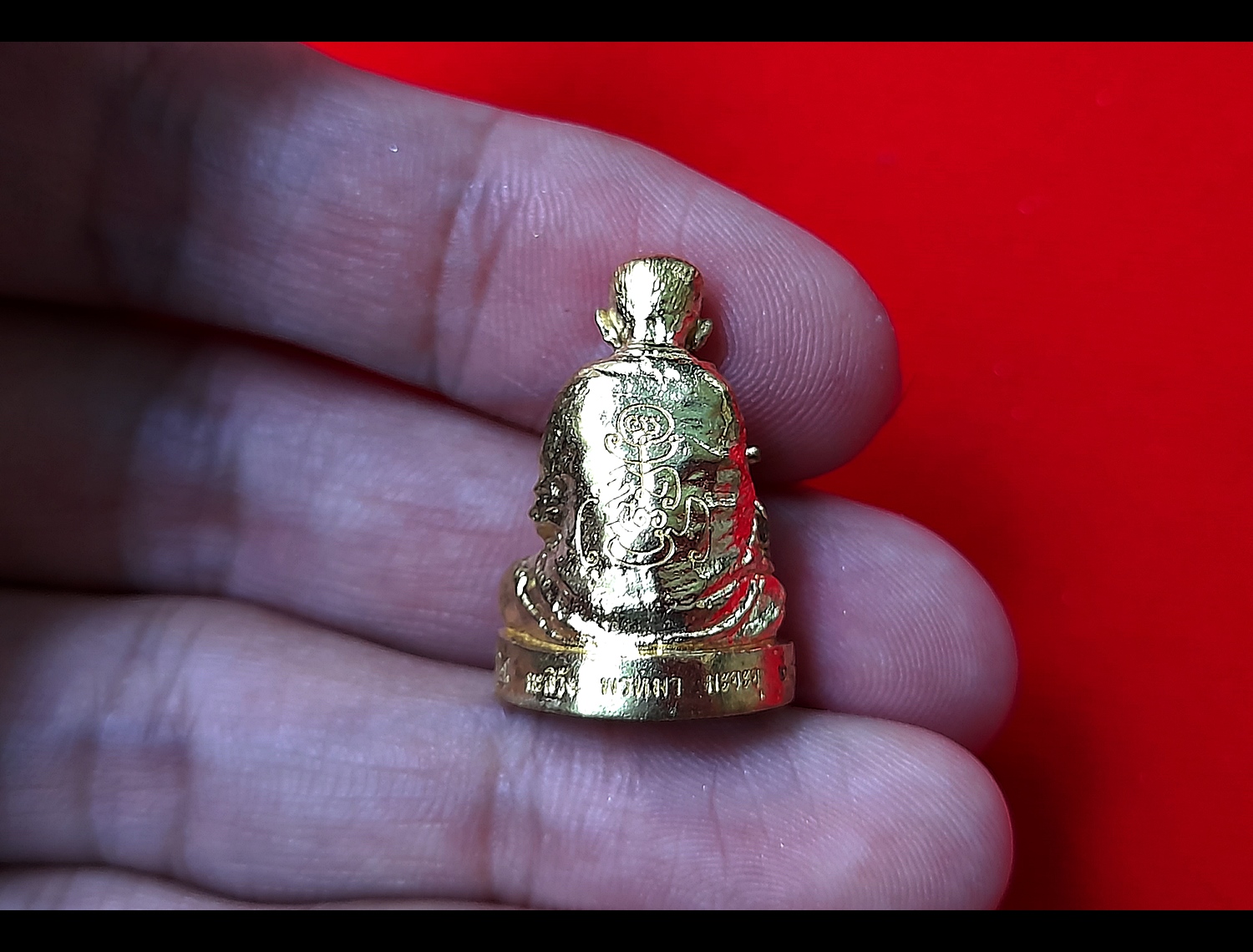 รูปหล่อ หลวงพ่อกวย วัดโฆสิตาราม ทำน้ำมนต์ (เข้าพิธีอฐิษฐานจิตปลุกเสก39พิธี) ฐานบรรจุมวลสารเก่าและ#เกศา#จีวร หลวงพ่อกวย (ขนาดห้อยคอ 1.5ซม) ปี2561 #รับประกันแท้