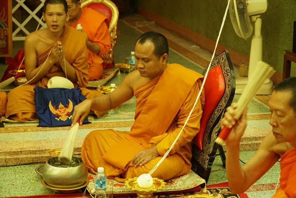 รูปหล่อ เซียนแปะโรงสี วัดศาลเจ้า รุ่นเจ้าสัวฟ้าประทาน ปี2560 เนื้อเรซิ่น ปิดทอง (ขนาดองค์บูชาหน้าตัก 12นิ้ว องค์ขนาดใหญ่)