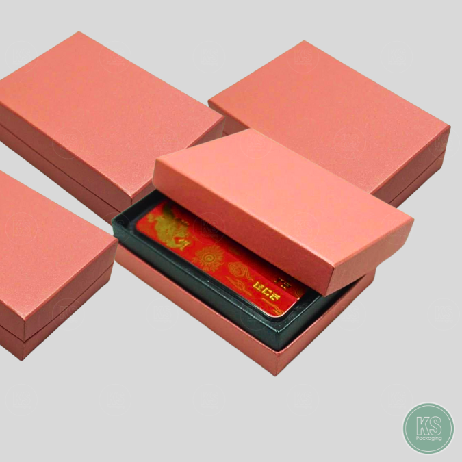 กล่องสีชมพูจัดเก็บการ์ดทองคำแท่งหรือการ์ดสะสมอื่นๆ ขนาด 7x10x3 cm ช่วยจัดระเบียบความเรียบร้อย